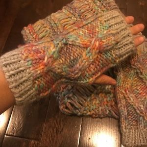 American Eagle pastel fingerless mittens & cowl